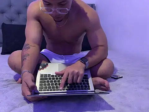 MaxSeduce23 online show from March 2, 2026, 3:08 pm