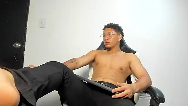 MaxSeduce23 online show from February 22, 2026, 1:13 pm