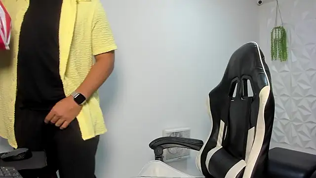 MaxSeduce23 online show from February 16, 2026, 1:21 pm