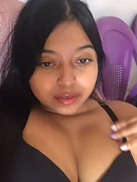 Snapshot of Emmily_hott chatting on February 19, 2026, 1:30 pm Emmily hott online show from February 19, 2026, 1:30 pm