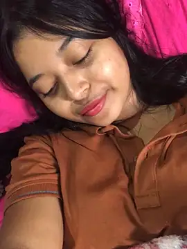Snapshot of Emmily_hott chatting on February 26, 2026, 12:38 pm Emmily hott online show from February 26, 2026, 12:38 pm
