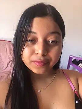 Snapshot of Emmily_hott chatting on February 23, 2026, 5:35 pm Emmily hott online show from February 23, 2026, 5:35 pm