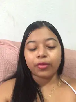 Snapshot of Emmily_hott chatting on February 25, 2026, 12:38 pm Emmily hott online show from February 25, 2026, 12:38 pm