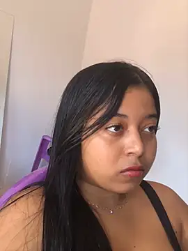 Snapshot of Emmily_hott chatting on February 24, 2026, 5:36 pm Emmily hott online show from February 24, 2026, 5:36 pm