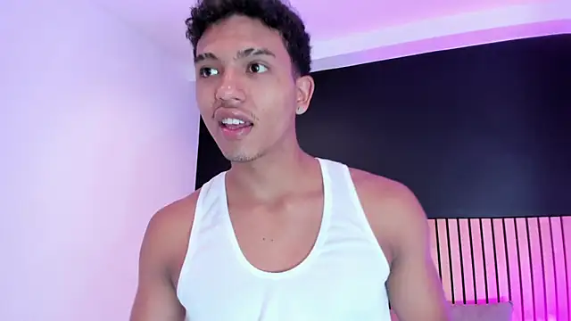 Snapshot of jhoystrong_ chatting on March 3, 2026, 7:32 pm jhoystrong online show from March 3, 2026, 7:32 pm