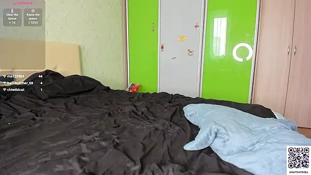 GlitchyDolly online show from March 27, 2026, 8:26 am