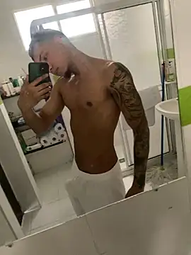 Thiagoo2331 online show from April 6, 2026, 8:21 pm