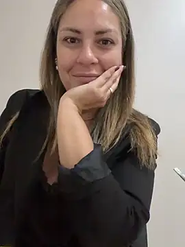Snapshot of leona-david chatting on June 1, 2026, 12:16 pm leona-david online show from June 1, 2026, 12:16 pm