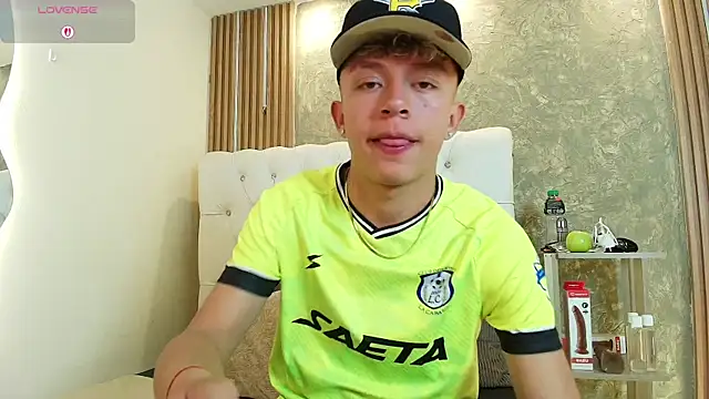 Dark Nico online show from April 11, 2026, 4:09 am