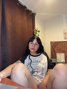 Abril Thompson221 online show from May 16, 2026, 1:59 am