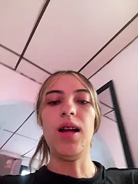 Snapshot of Sophie_vega1 chatting on May 28, 2026, 3:51 pm Sophie vega1 online show from May 28, 2026, 3:51 pm