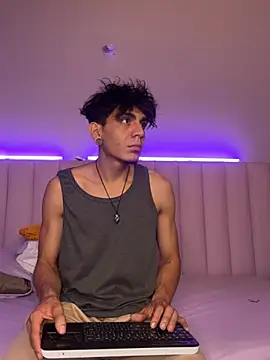 abrilandjulian online show from March 26, 2026, 11:52 am