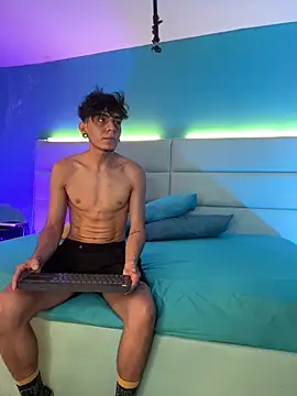 abrilandjulian online show from March 3, 2026, 11:39 am