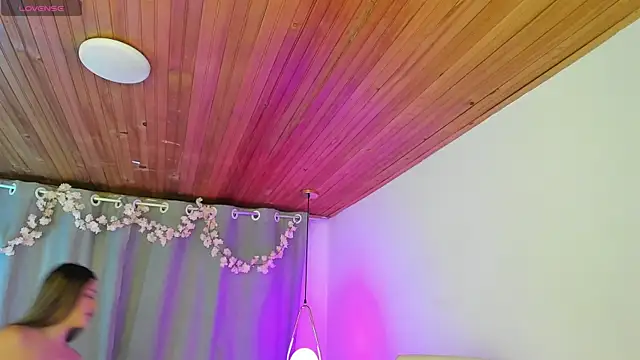 Irisbeel online show from April 22, 2026, 4:19 am