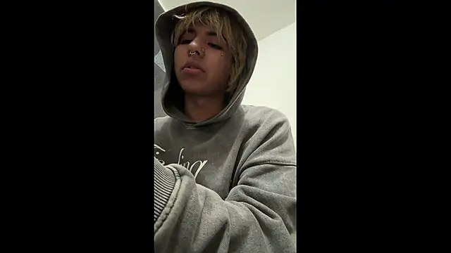 Snapshot of prince_oliverr chatting on March 31, 2026, 2:57 am prince oliverr online show from March 31, 2026, 2:57 am