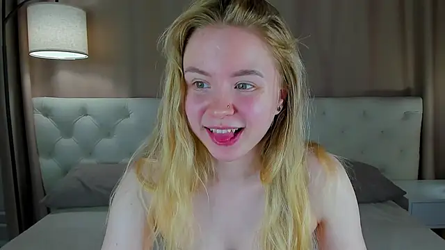 Snapshot of Linda__Bloom chatting on June 4, 2026, 12:48 am Linda Bloom online show from June 4, 2026, 12:48 am