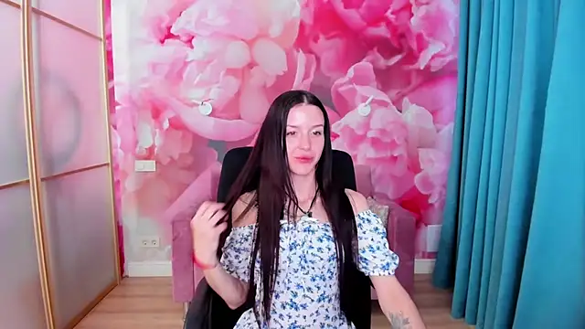 Snapshot of NoirDiva chatting on June 3, 2026, 5:52 am NoirDiva online show from June 3, 2026, 5:52 am
