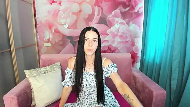 Snapshot of NoirDiva chatting on July 7, 2026, 7:34 am NoirDiva online show from July 7, 2026, 7:34 am