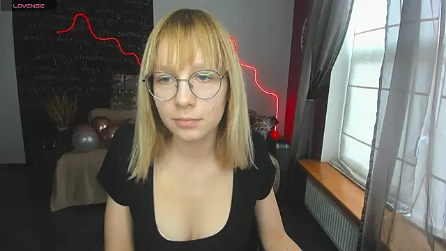 Snapshot of CandicaHoney chatting on February 23, 2026, 12:39 pm CandicaHoney online show from February 23, 2026, 12:39 pm