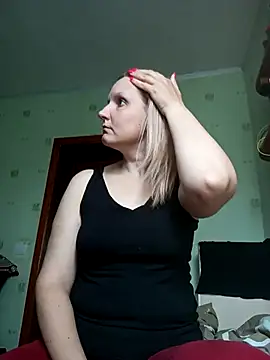 SusanGold9211 online show from April 7, 2026, 9:33 am