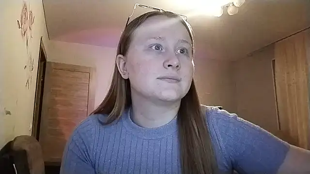 AnikaLipps online show from April 14, 2026, 10:37 pm