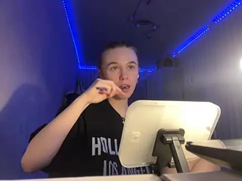 Snapshot of melissashineee chatting on February 25, 2026, 11:43 am melissashineee online show from February 25, 2026, 11:43 am