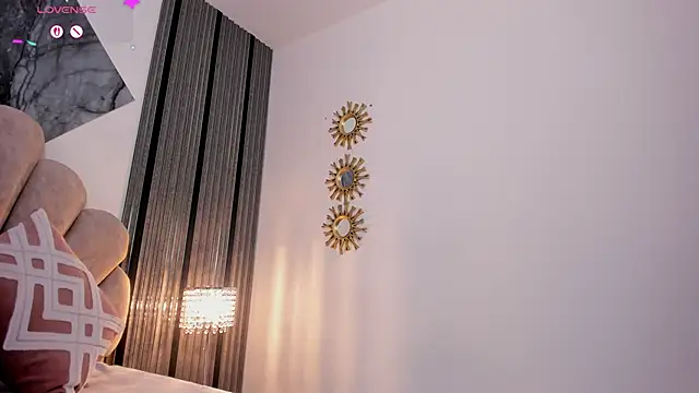 Snapshot of LunaVelour13 chatting on April 15, 2026, 7:40 pm LunaVelour13 online show from April 15, 2026, 7:40 pm