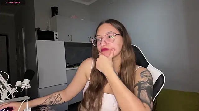 YettaUrive online show from February 19, 2026, 4:26 pm