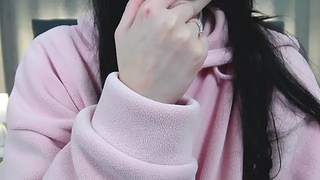 VikkyVonn online show from March 5, 2026, 12:02 pm