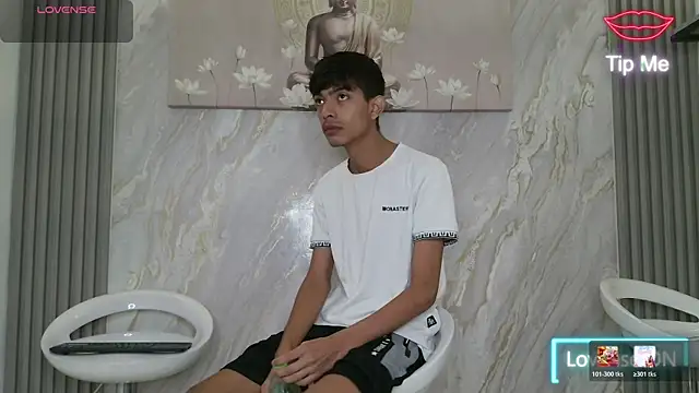 KITTY BOSH online show from April 16, 2026, 1:23 pm