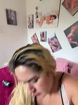 Snapshot of violet-grey chatting on June 3, 2026, 2:33 pm violet-grey online show from June 3, 2026, 2:33 pm