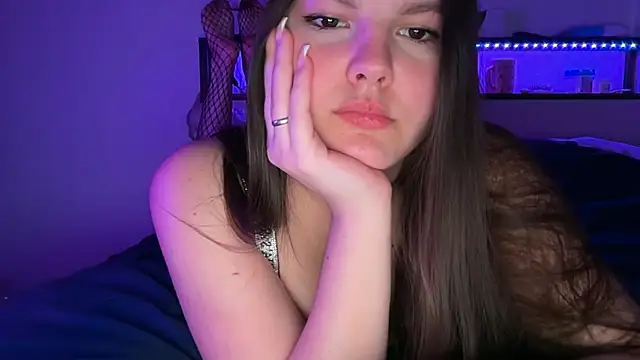 yourmila1 online show from April 16, 2026, 11:07 pm