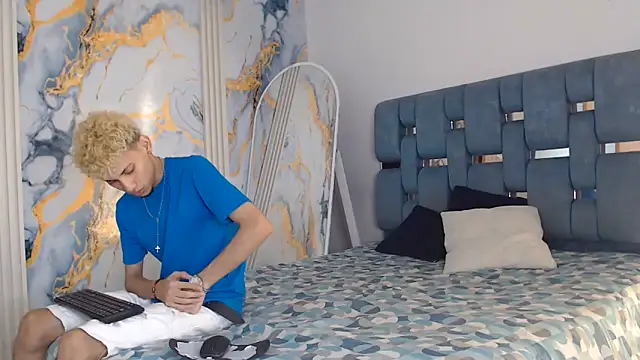 YOUNG BOYS HELL online show from June 18, 2026, 1:48 am