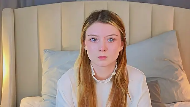 AlyssFrost online show from April 19, 2026, 2:56 am