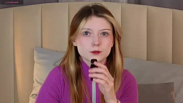 Snapshot of AlyssFrost chatting on April 23, 2026, 1:56 am AlyssFrost online show from April 23, 2026, 1:56 am