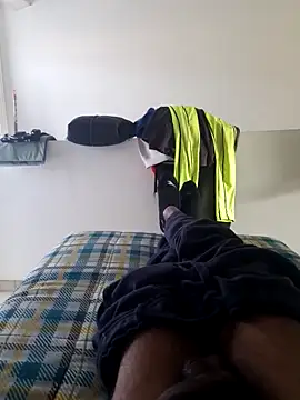 Snapshot of isuru_lakshan chatting on March 15, 2026, 7:04 am isuru lakshan online show from March 15, 2026, 7:04 am