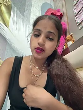 samayra1144 online show from April 3, 2026, 8:04 pm