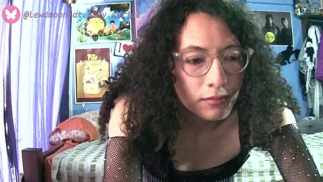 lewd mooncat online show from April 15, 2026, 10:10 pm