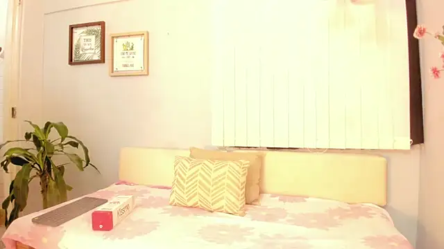 Amber Novoa online show from February 25, 2026, 12:27 pm