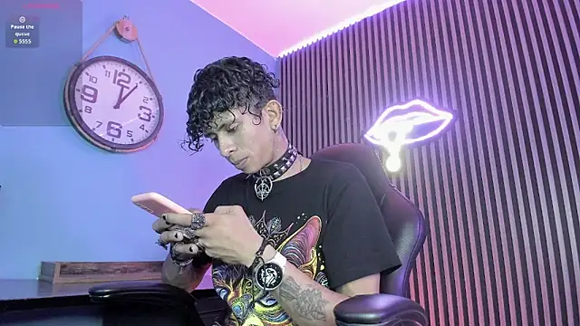 Maximoking26 online show from March 9, 2026, 4:16 am