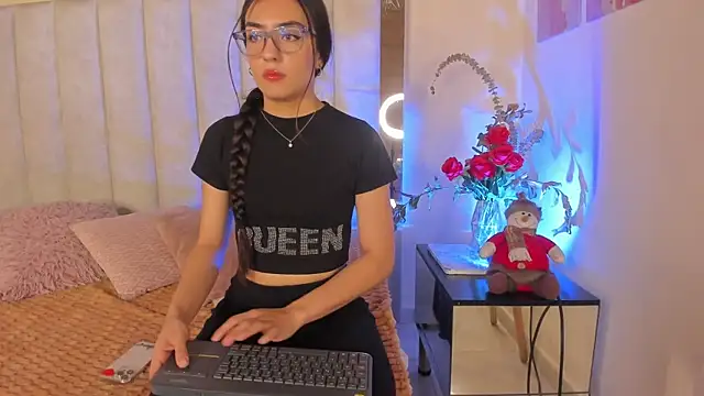 Snapshot of valen_rendon chatting on February 23, 2026, 8:09 pm valen rendon online show from February 23, 2026, 8:09 pm