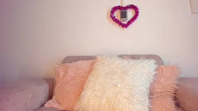 Tylla   online show from February 25, 2026, 5:07 am