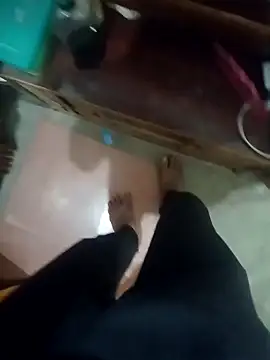 Snapshot of Avinh_09 chatting on February 25, 2026, 1:28 am Avinh 09 online show from February 25, 2026, 1:28 am