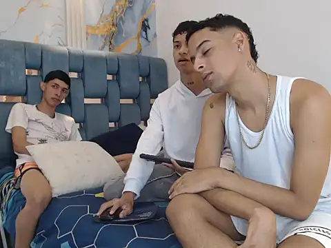 Snapshot of GOLD_BOYS chatting on February 19, 2026, 1:19 pm GOLD BOYS online show from February 19, 2026, 1:19 pm