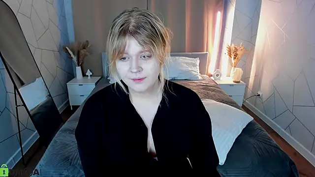 luna c0ra online show from February 27, 2026, 1:06 am