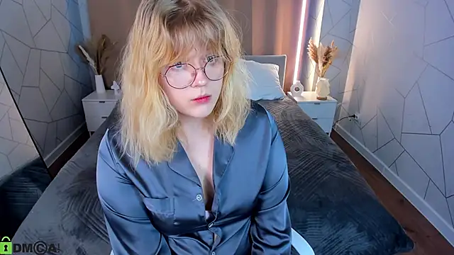 luna c0ra online show from February 21, 2026, 1:18 am