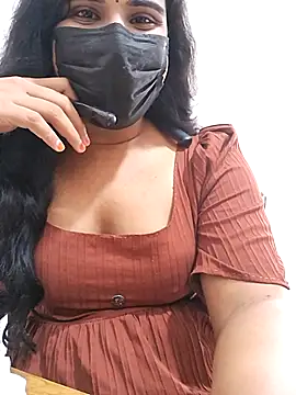 Snapshot of Queen_Saara chatting on February 21, 2026, 8:38 am Queen Saara online show from February 21, 2026, 8:38 am