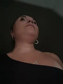 MonikaXXX05 online show from June 25, 2026, 6:24 pm