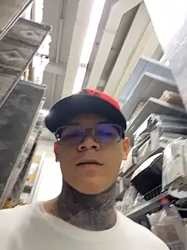 Snapshot of Maxtor_ chatting on February 28, 2026, 11:26 pm Maxtor online show from February 28, 2026, 11:26 pm