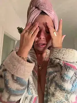 Snapshot of Darkfantisyx chatting on April 7, 2026, 9:22 am Darkfantisyx online show from April 7, 2026, 9:22 am